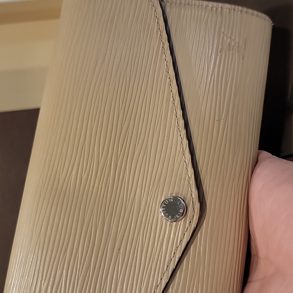 Authentic Louis Vuitton Epi Sarah Wallet - Picture 6 of 13